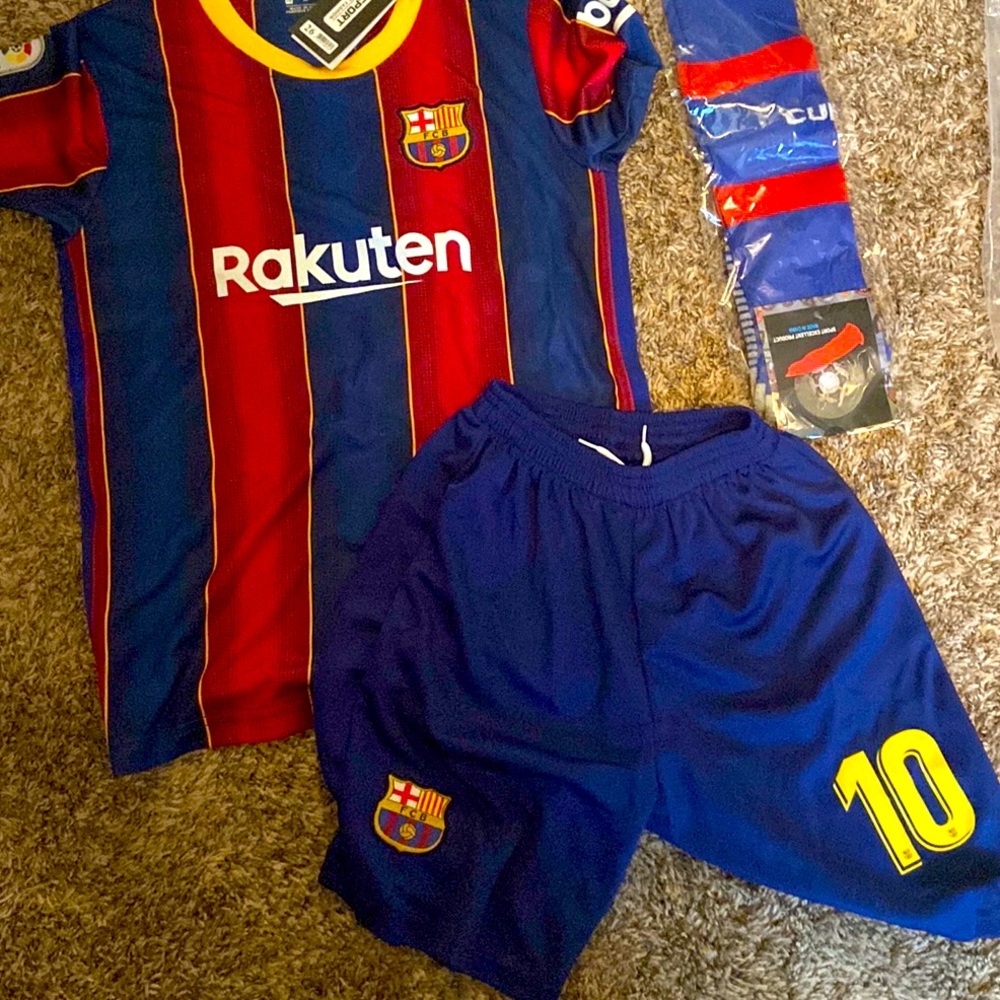 Youth small used like new Messi Jersey